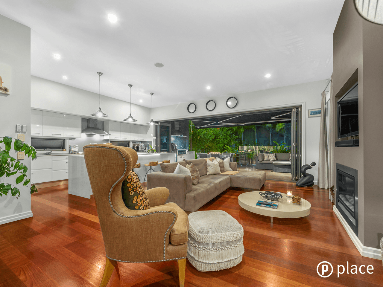 13 Sydney Avenue, CAMP HILL, QLD 4152