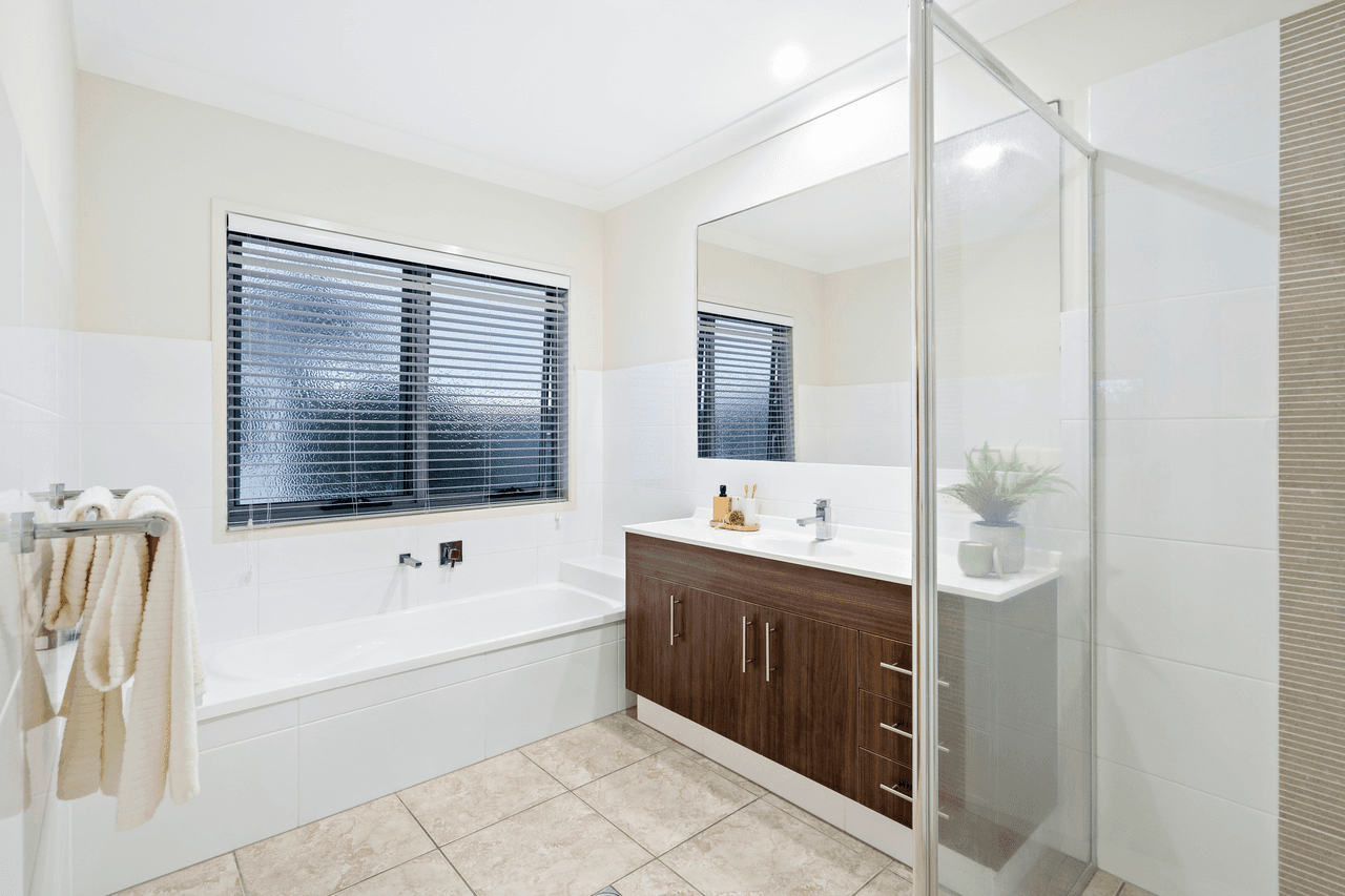 4 Narrane Street, TUGUN, QLD 4224