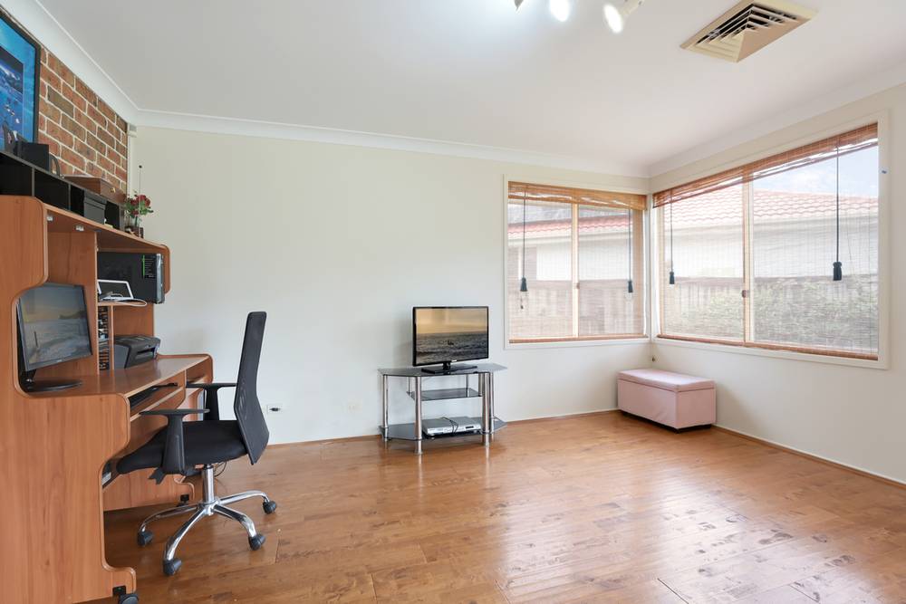 10 Marcus Clarke Crescent, GLENMORE PARK, NSW 2745