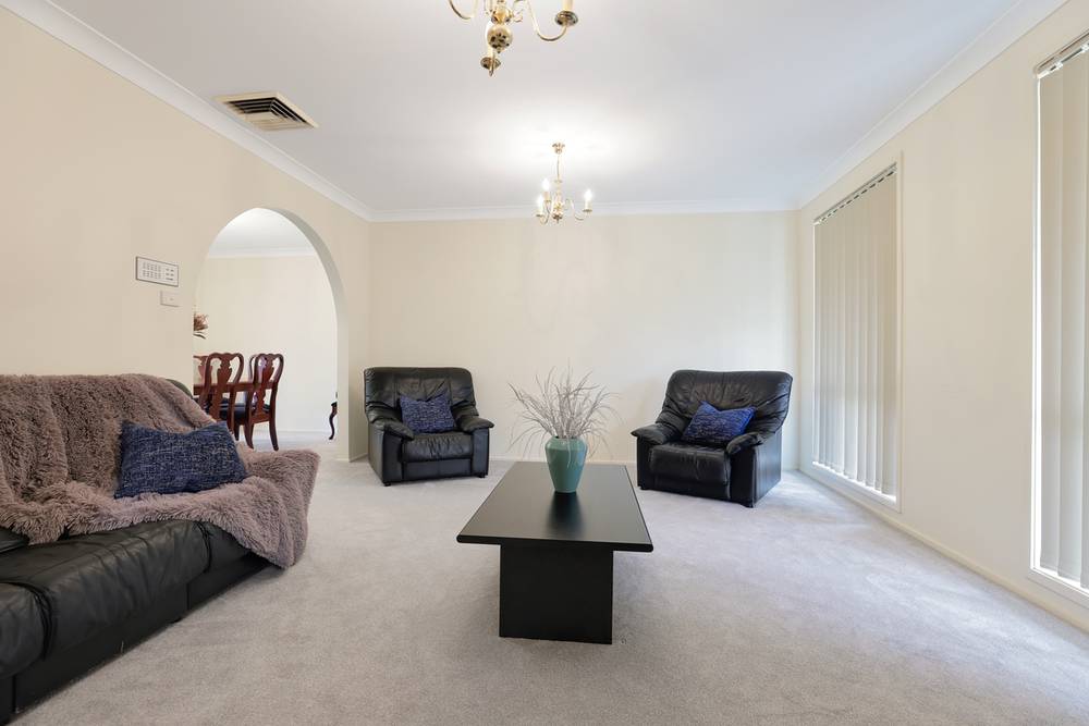10 Marcus Clarke Crescent, GLENMORE PARK, NSW 2745