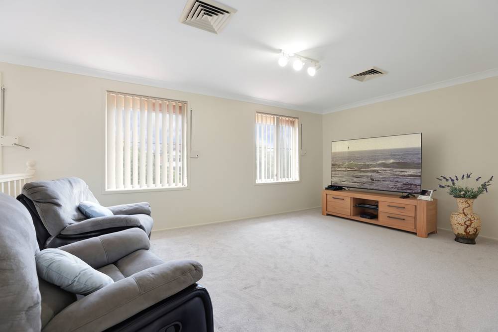 10 Marcus Clarke Crescent, GLENMORE PARK, NSW 2745