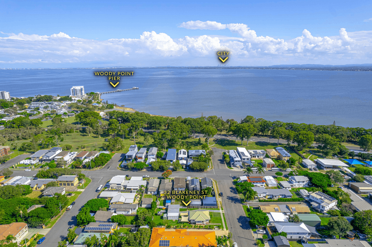 32 Blakeney Street, WOODY POINT, QLD 4019