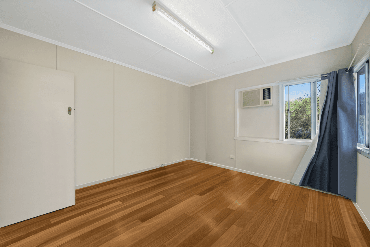 32 Blakeney Street, WOODY POINT, QLD 4019