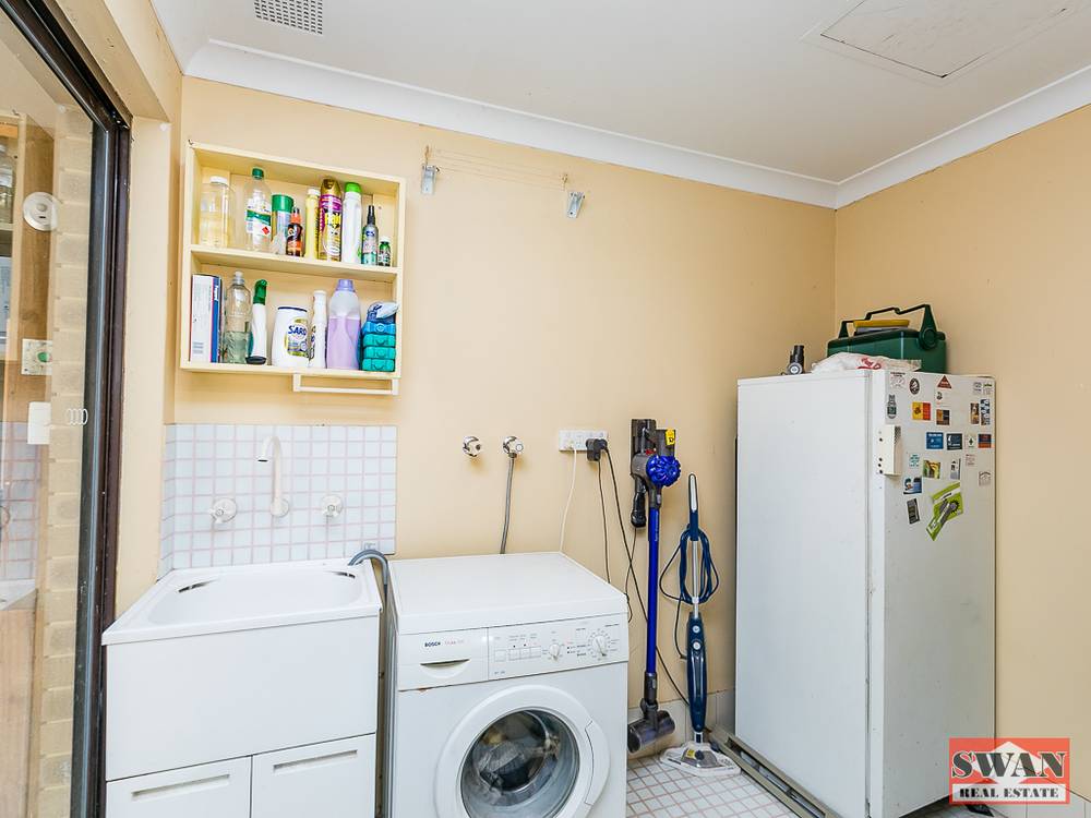 7 Meadowview Dr, Ballajura, WA 6066