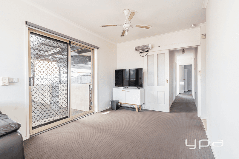 1/8 Hall Court, Meadow Heights, VIC 3048