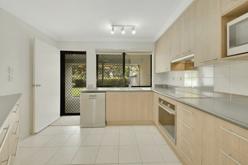 172 & 172a J Hickey Avenue, CLINTON, QLD 4680