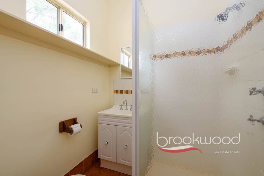 2 Dunham Glen, Wooroloo, WA 6558