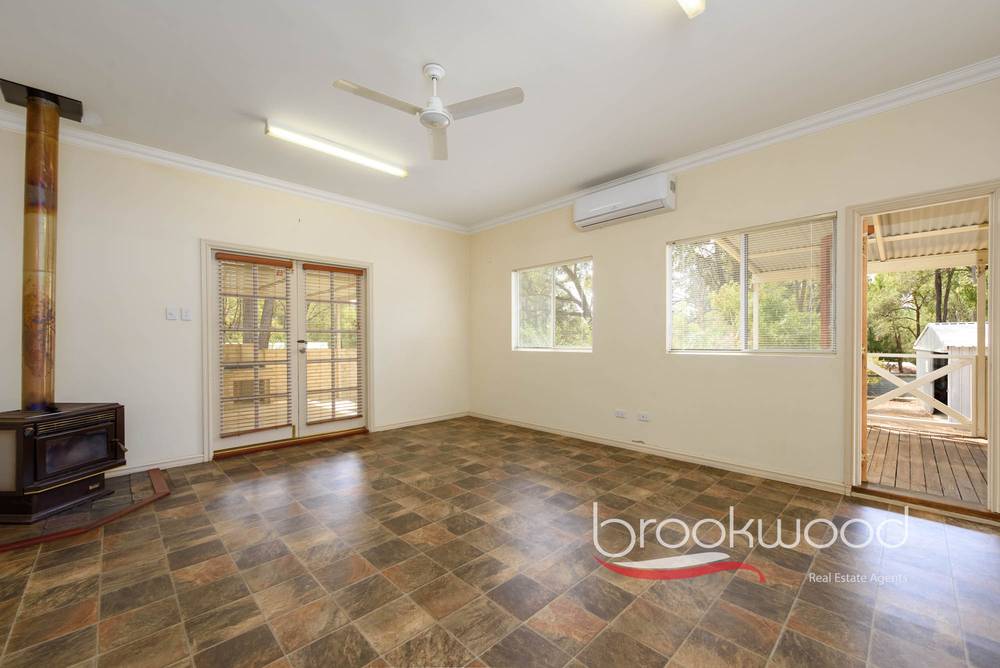 2 Dunham Glen, Wooroloo, WA 6558