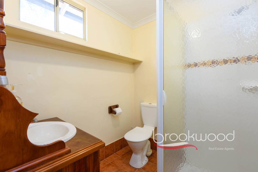 2 Dunham Glen, Wooroloo, WA 6558