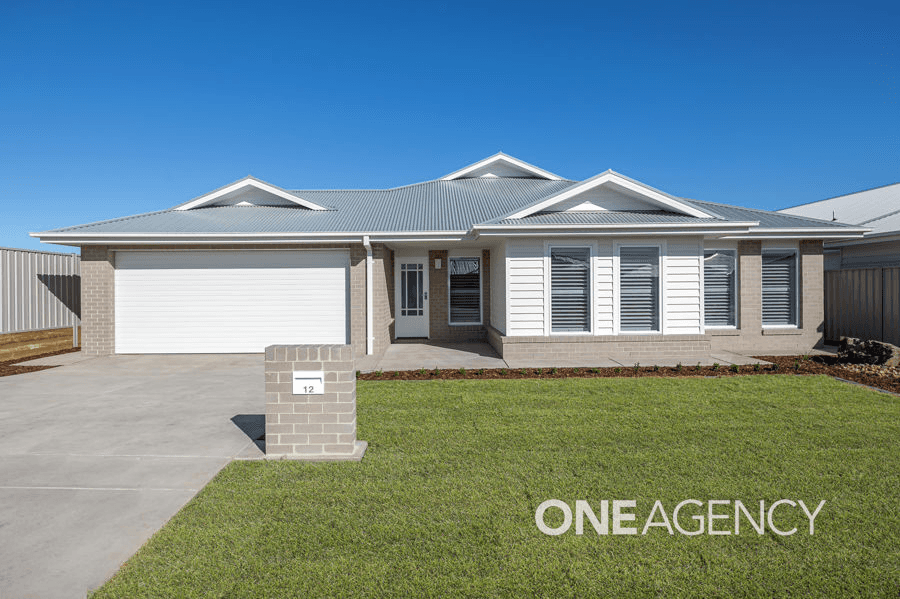 12 BONDI CRESCENT, GOBBAGOMBALIN, NSW 2650