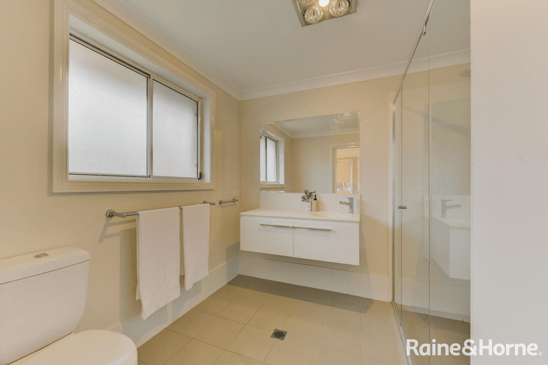 25 Shiraz Road, TAMWORTH, NSW 2340