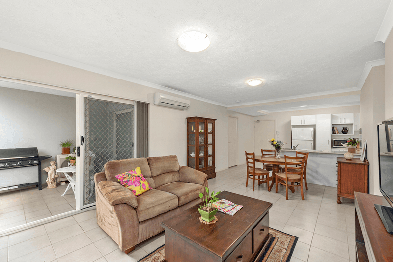 2/8 Bunton Street, Scarborough, QLD 4020