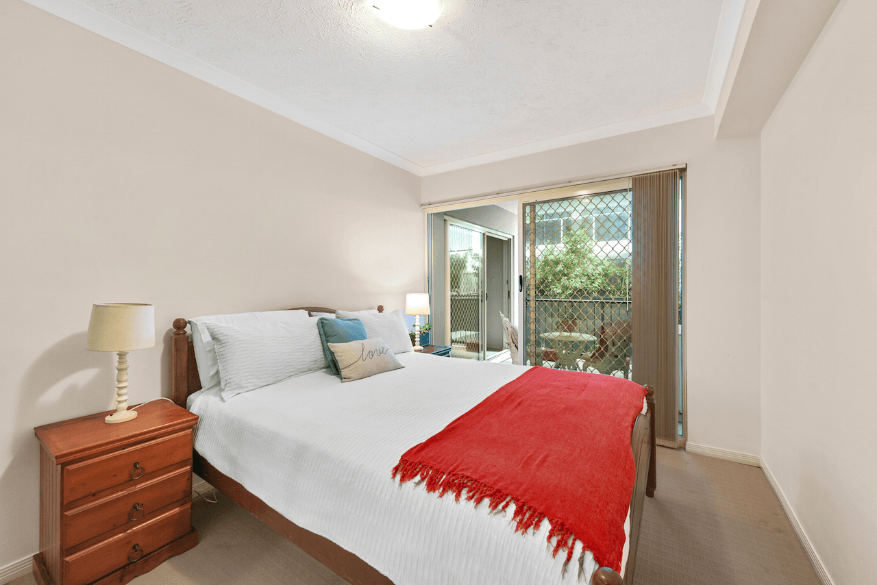 2/8 Bunton Street, Scarborough, QLD 4020