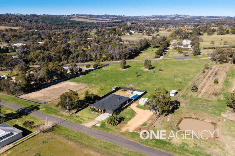 11 BENEDICT AVENUE, SAN ISIDORE, NSW 2650