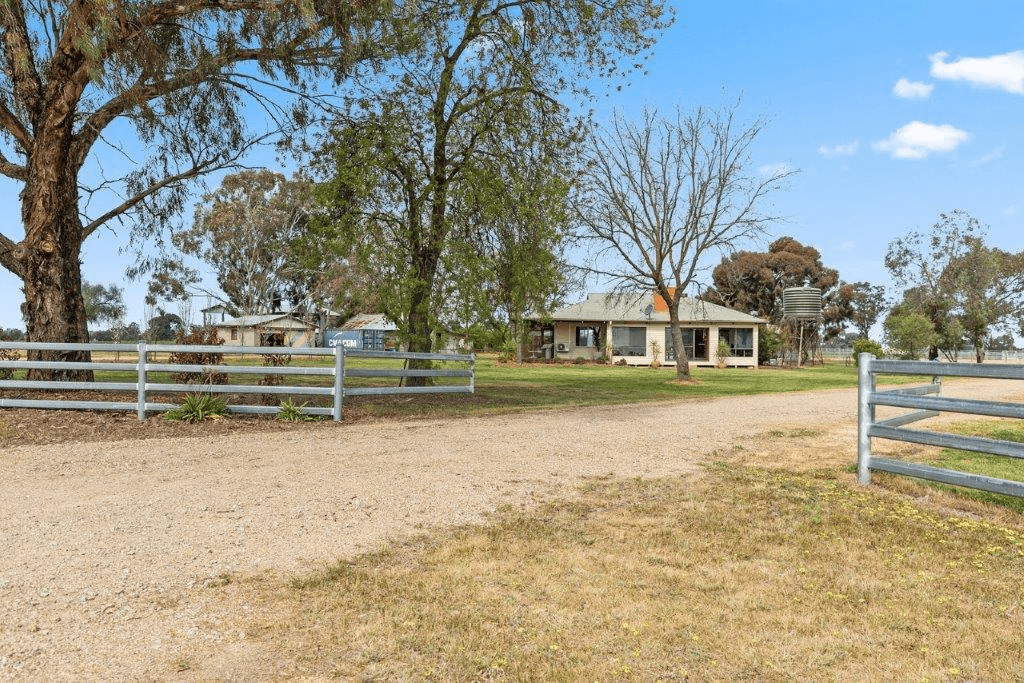 41 ROOSEVELT ROAD, YARROWEYAH, VIC 3644