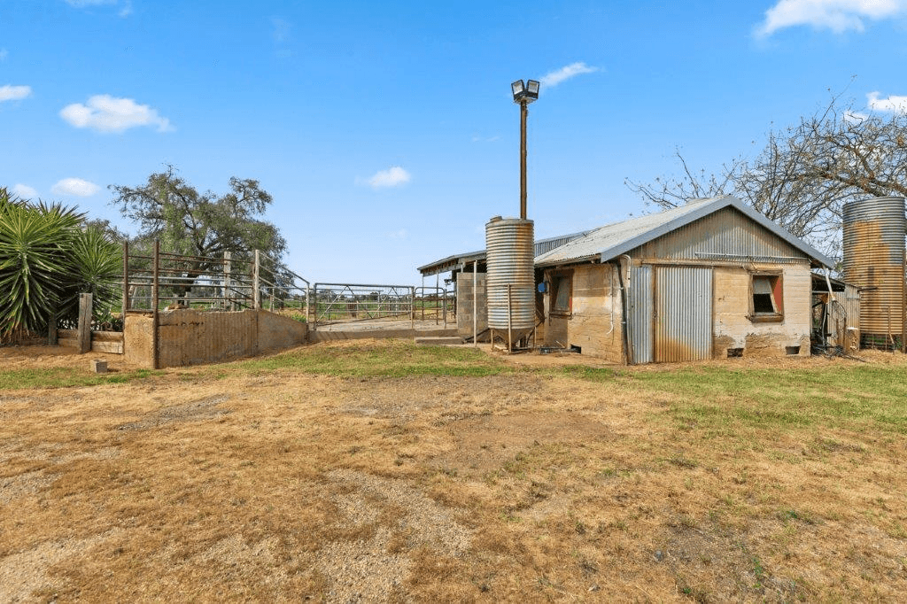 41 ROOSEVELT ROAD, YARROWEYAH, VIC 3644