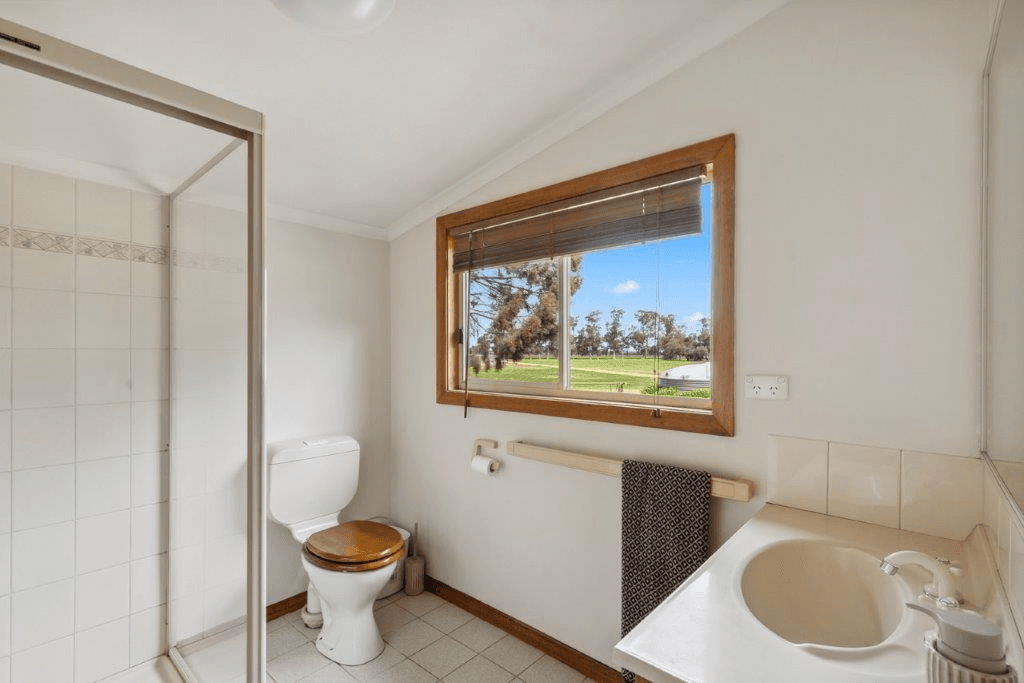 41 ROOSEVELT ROAD, YARROWEYAH, VIC 3644