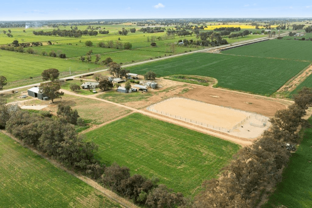 41 ROOSEVELT ROAD, YARROWEYAH, VIC 3644