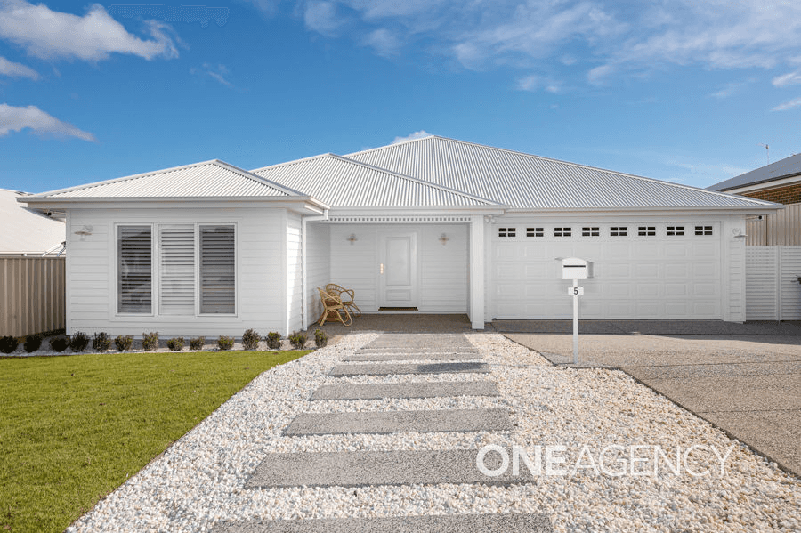 5 JUMBUCK DRIVE, GOBBAGOMBALIN, NSW 2650