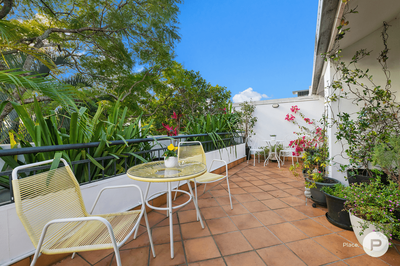 1/2 Goring Street, Coorparoo, QLD 4151