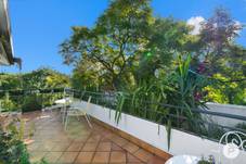 1/2 Goring Street, Coorparoo, QLD 4151