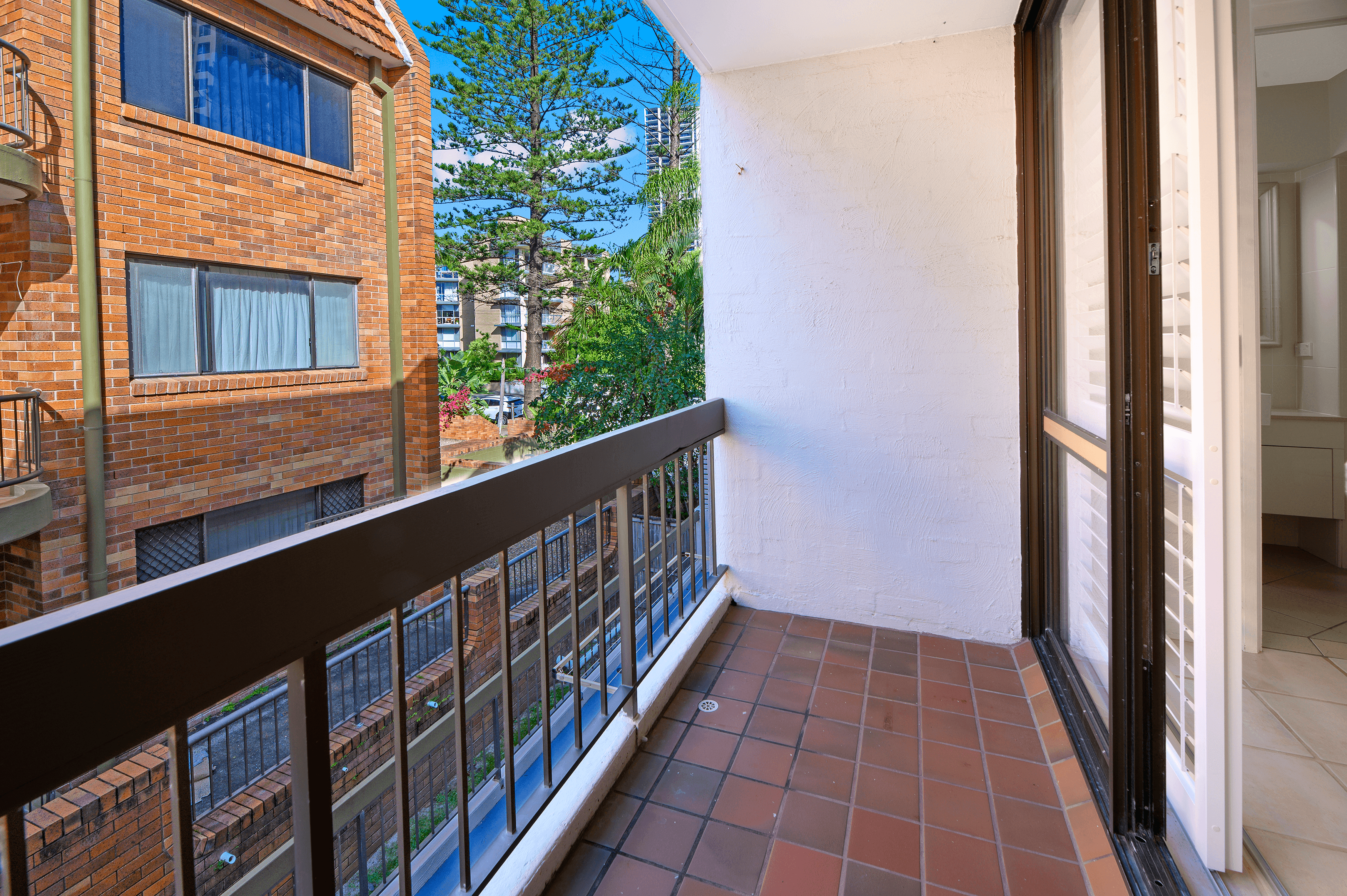 6/13 Federation Avenue, BROADBEACH, QLD 4218