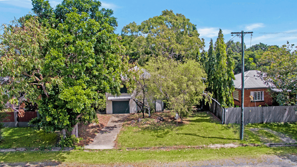 11 Macnamara Street, MANUNDA, QLD 4870