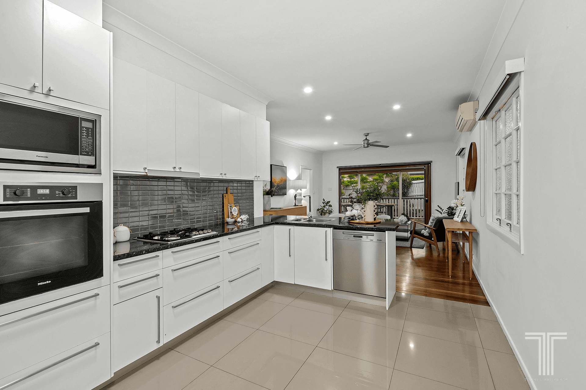 27 Kennington Road, Camp Hill, QLD 4152