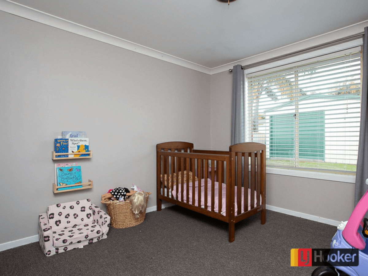 11 Wallamoul Street, OXLEY VALE, NSW 2340