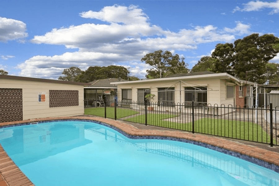 1 Midway Place, LETHBRIDGE PARK, NSW 2770