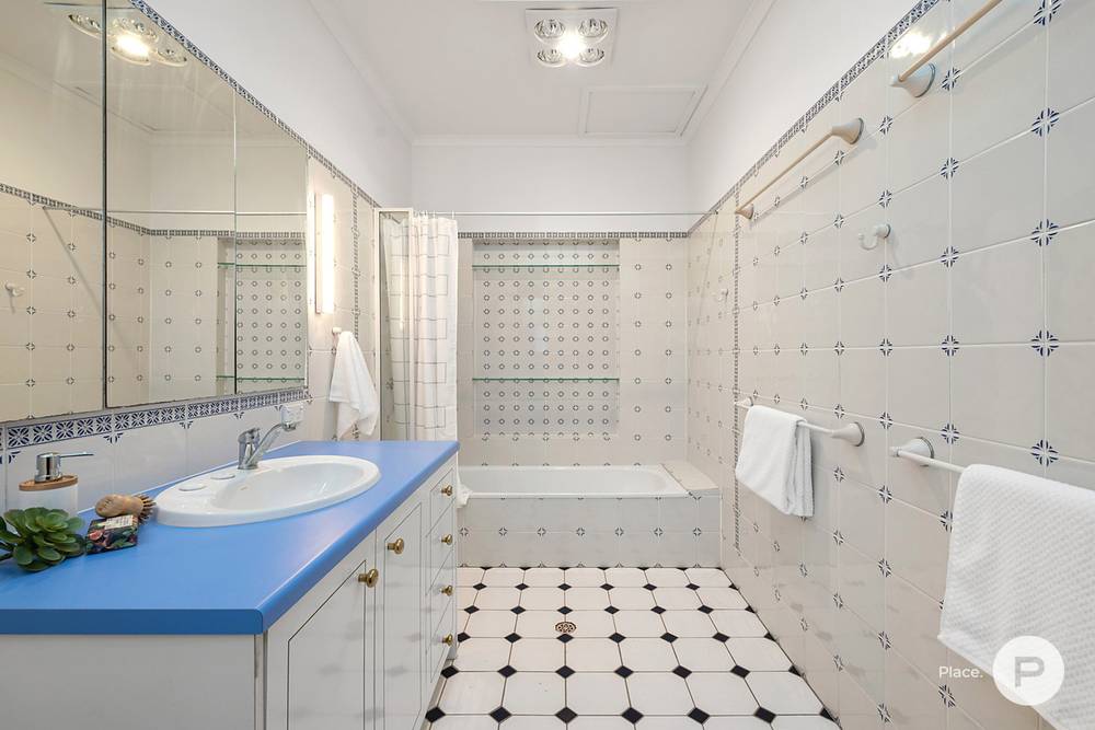 24 Brodie Street, Holland Park West, QLD 4121