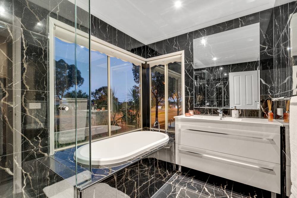 12 Hammond Place, ROXBURGH PARK, VIC 3064