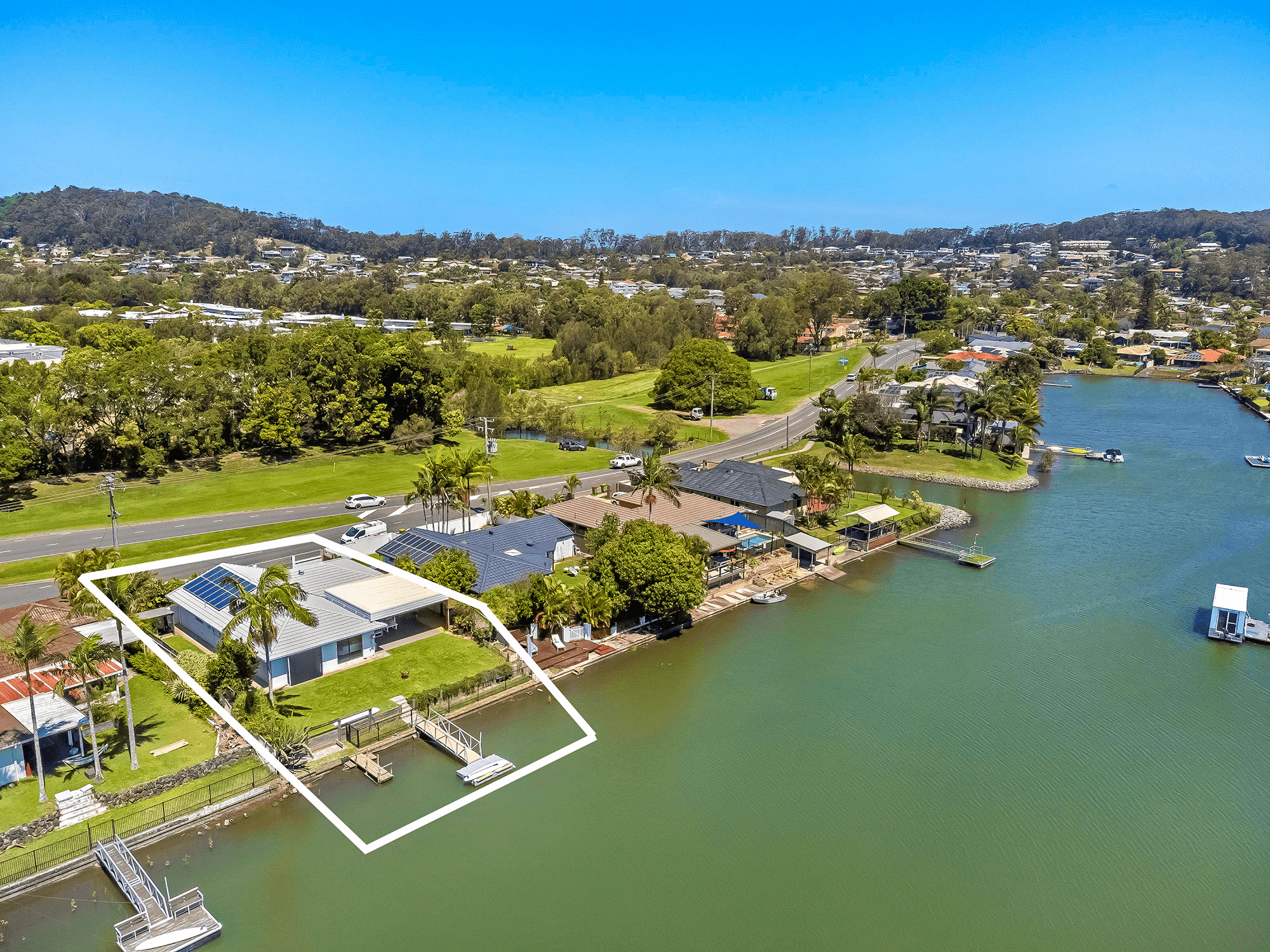 129 Currumbin Creek Road, CURRUMBIN WATERS, QLD 4223