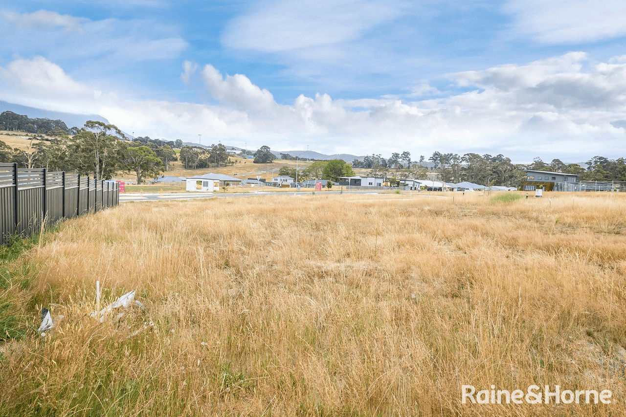 35 Grand Mews, KINGSTON, TAS 7050