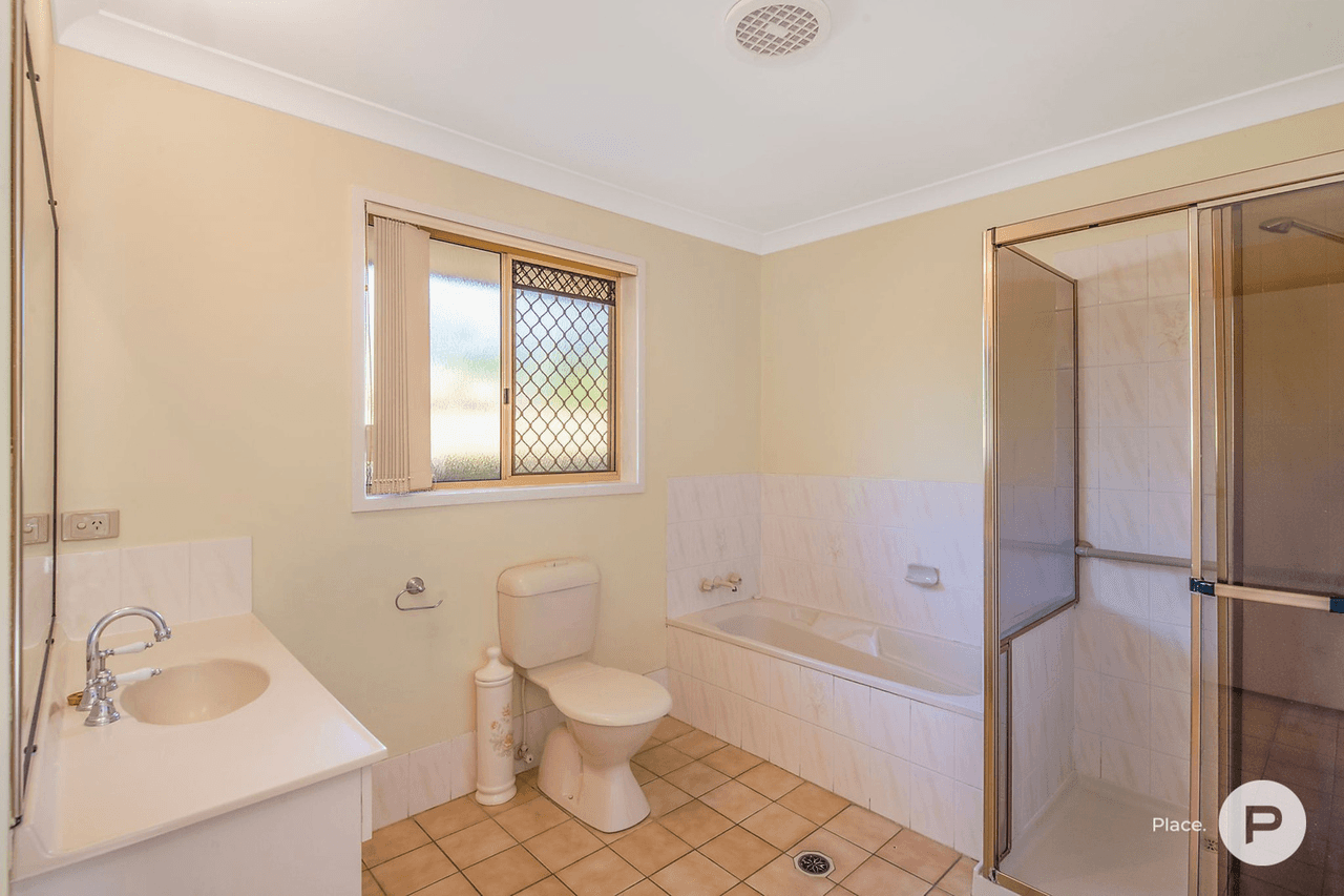 17 McPherson Road, Sinnamon Park, QLD 4073