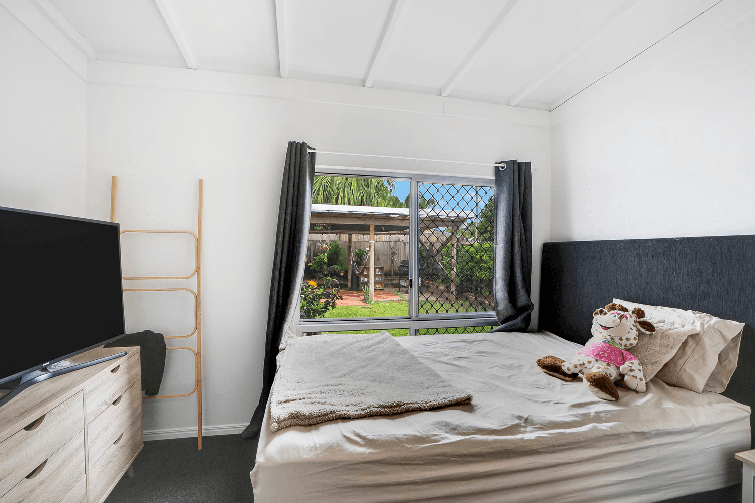 6 Moore Road, Kewarra Beach, QLD 4879