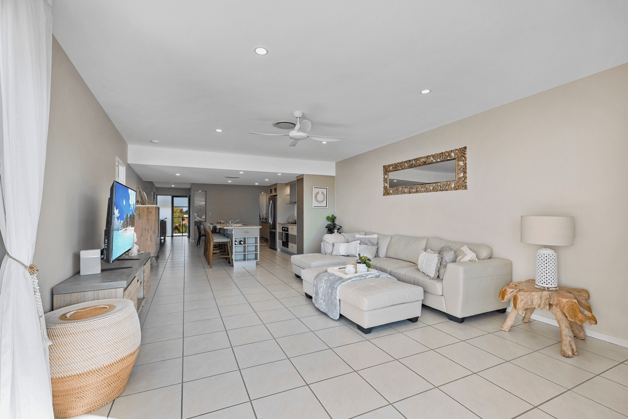 45/1 Grenada Way, KAWANA ISLAND, QLD 4575