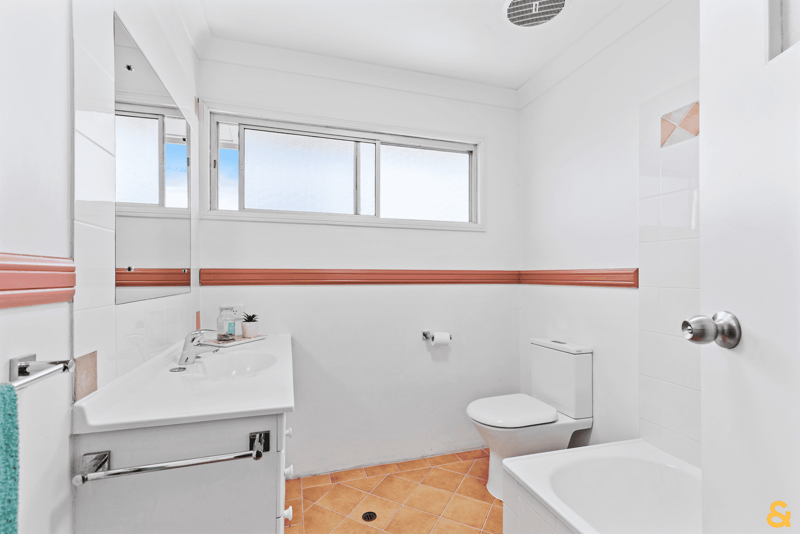 26 Bushing Street, WYNNUM WEST, QLD 4178