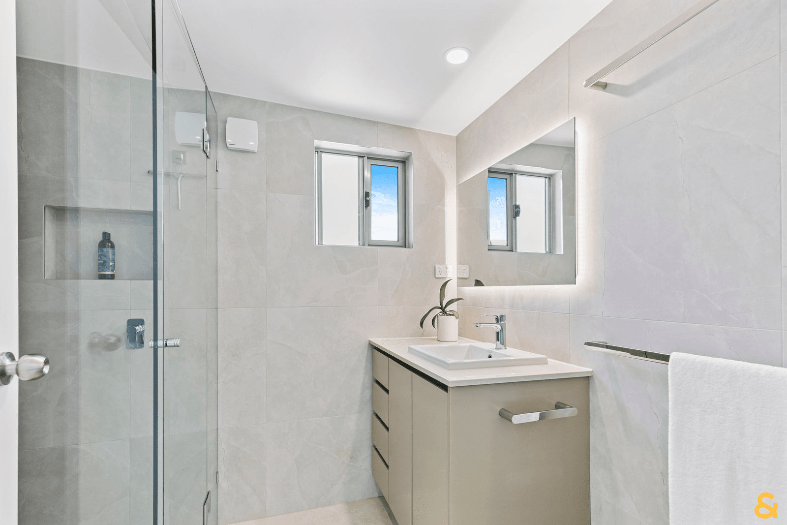 26 Bushing Street, WYNNUM WEST, QLD 4178