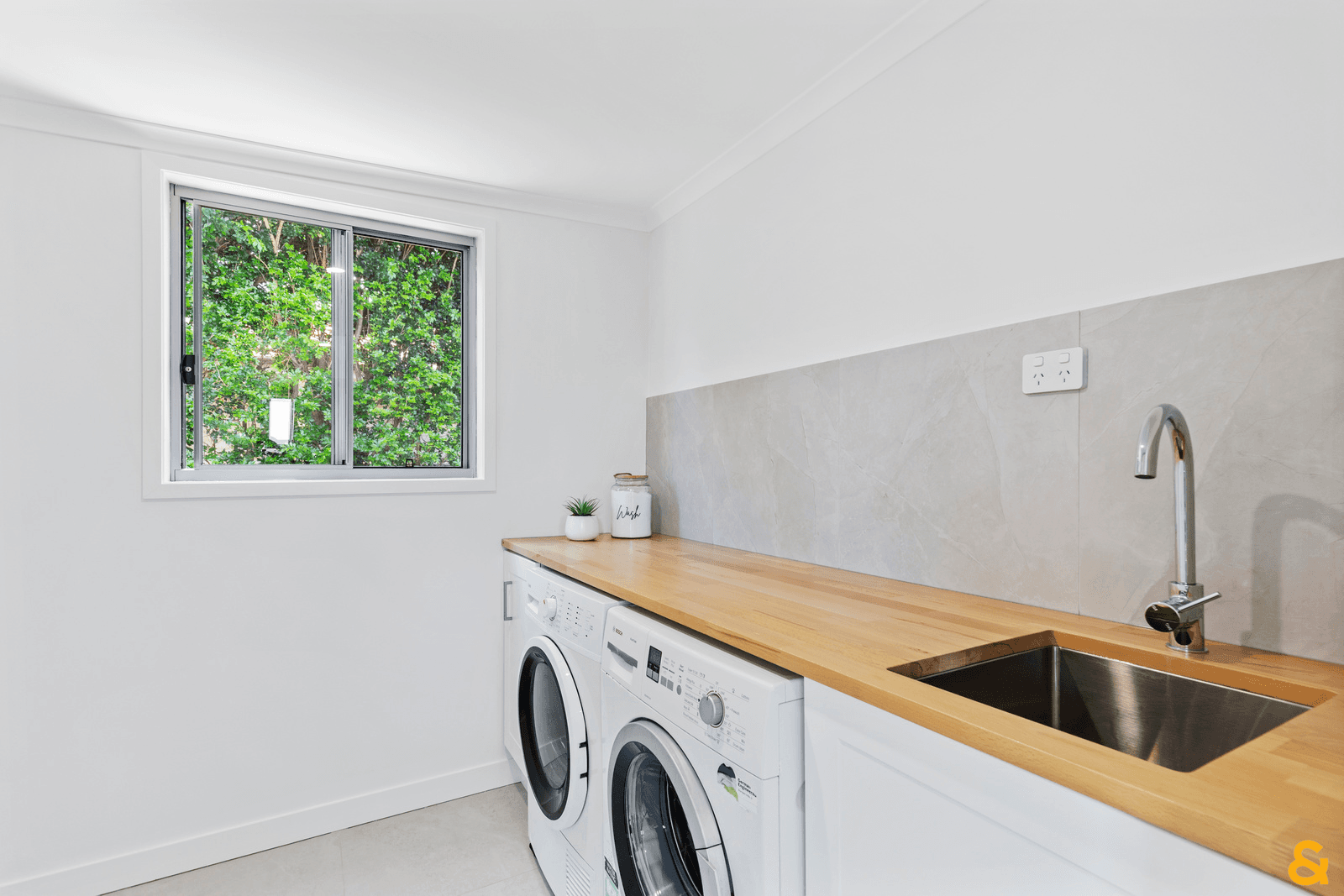 26 Bushing Street, WYNNUM WEST, QLD 4178