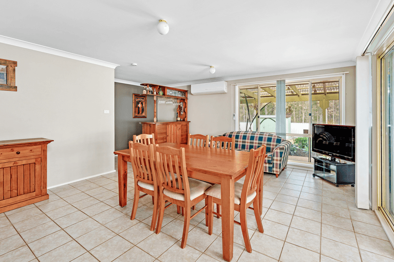 121 Denton Park Drive, ABERGLASSLYN, NSW 2320