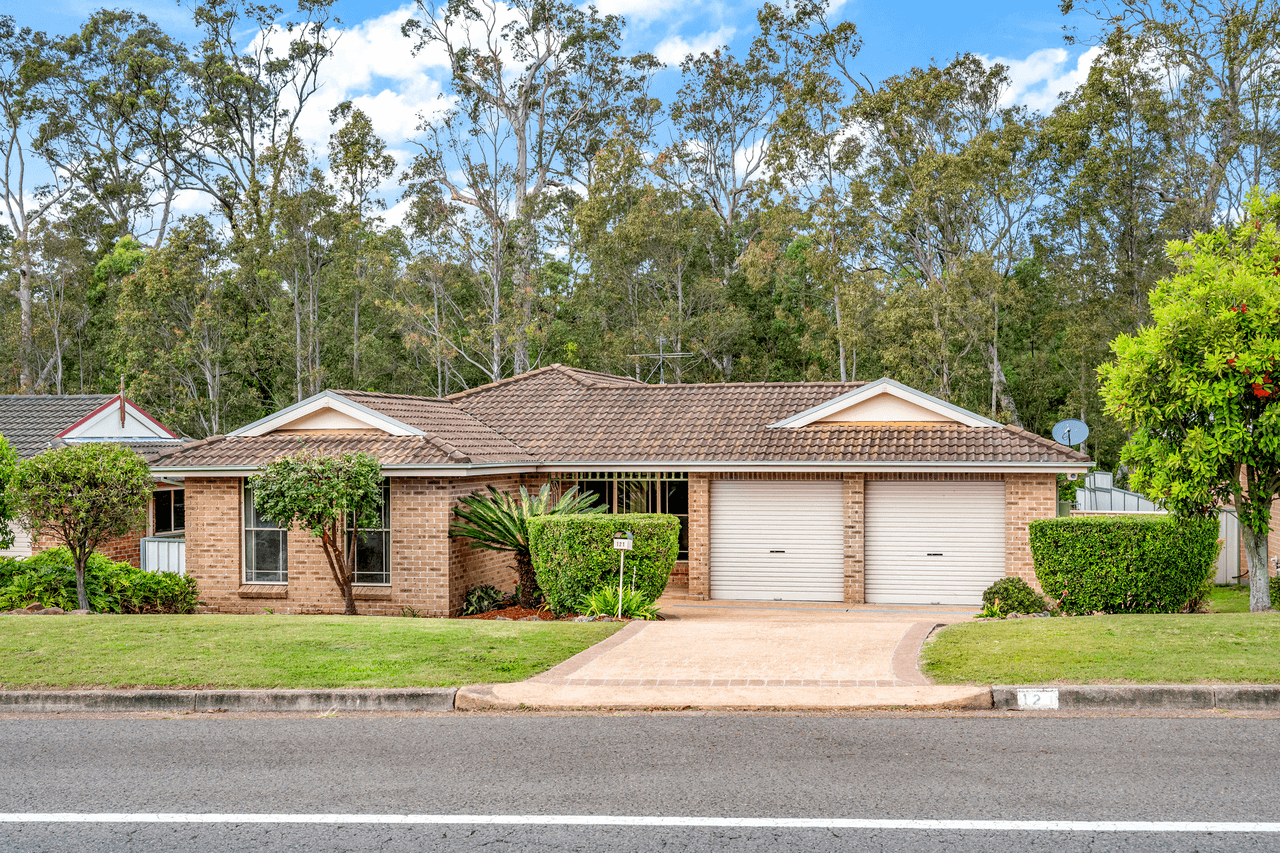 121 Denton Park Drive, ABERGLASSLYN, NSW 2320