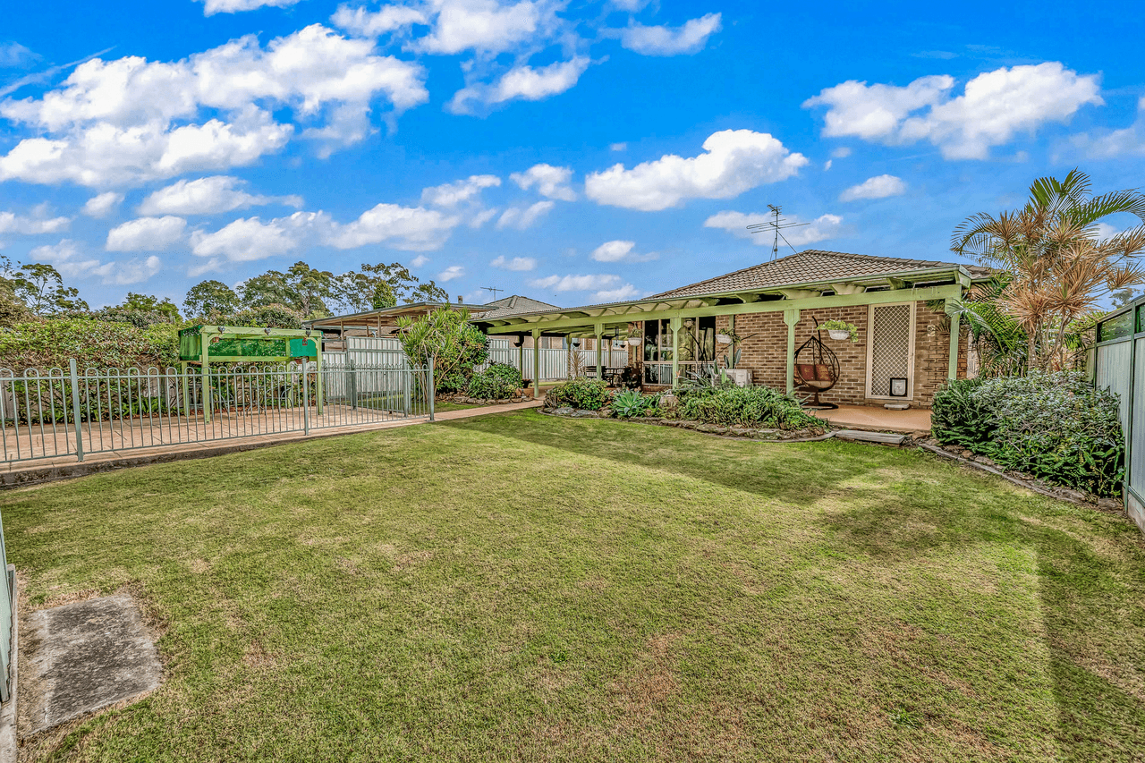 121 Denton Park Drive, ABERGLASSLYN, NSW 2320