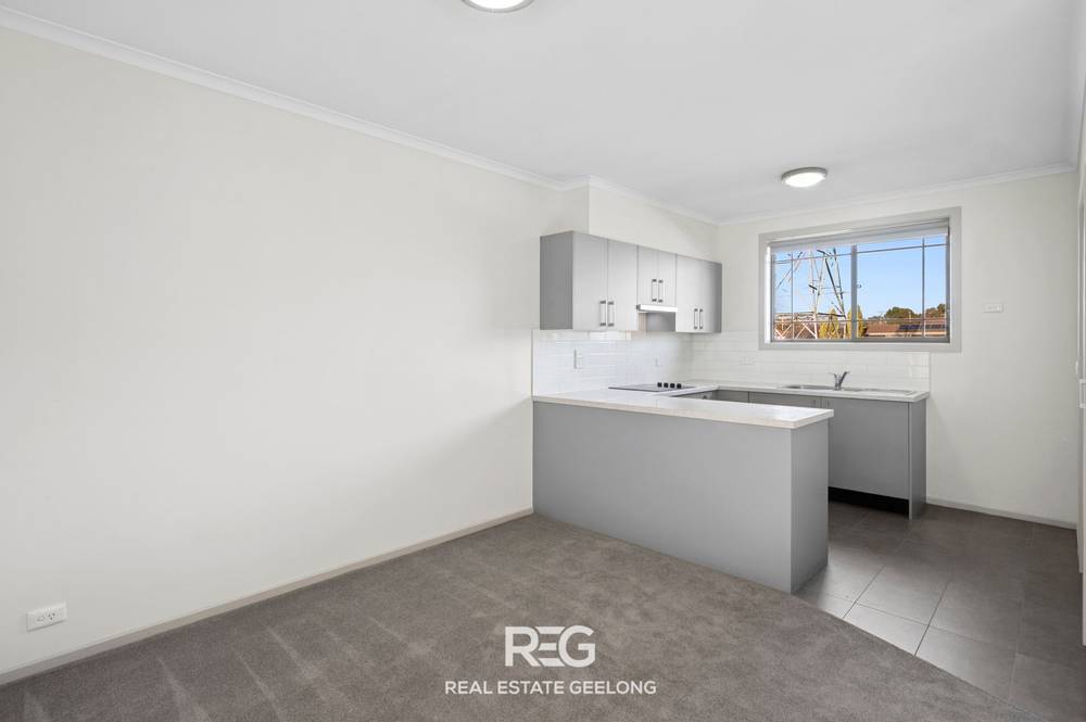 2/30 Burdoo Drive, GROVEDALE, VIC 3216