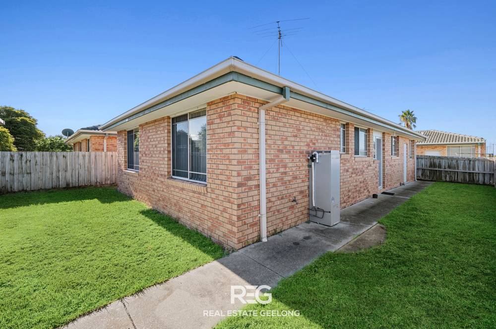 2/30 Burdoo Drive, GROVEDALE, VIC 3216