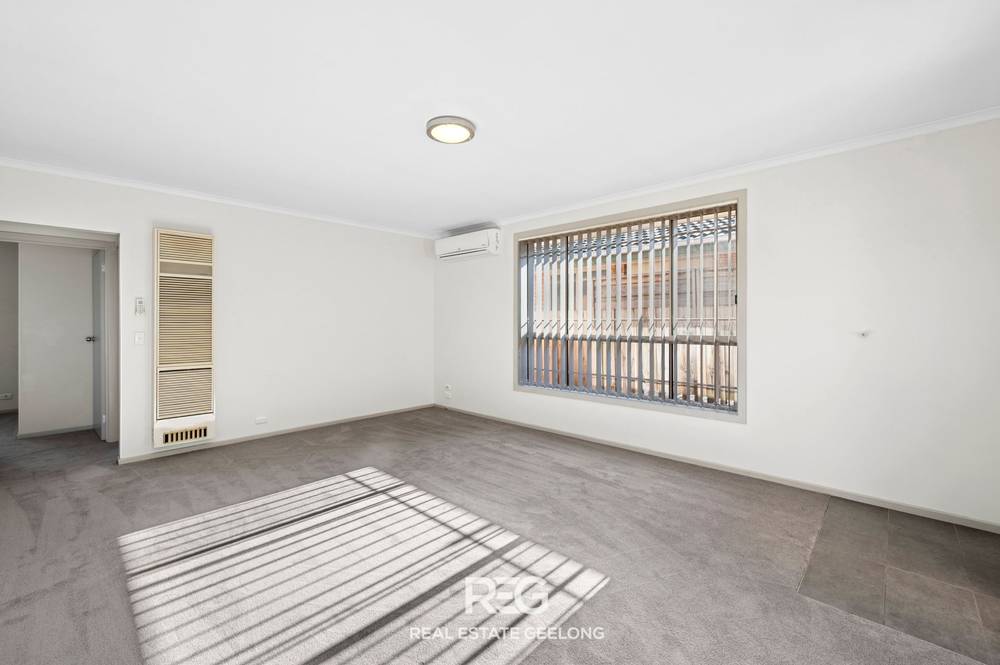 2/30 Burdoo Drive, GROVEDALE, VIC 3216