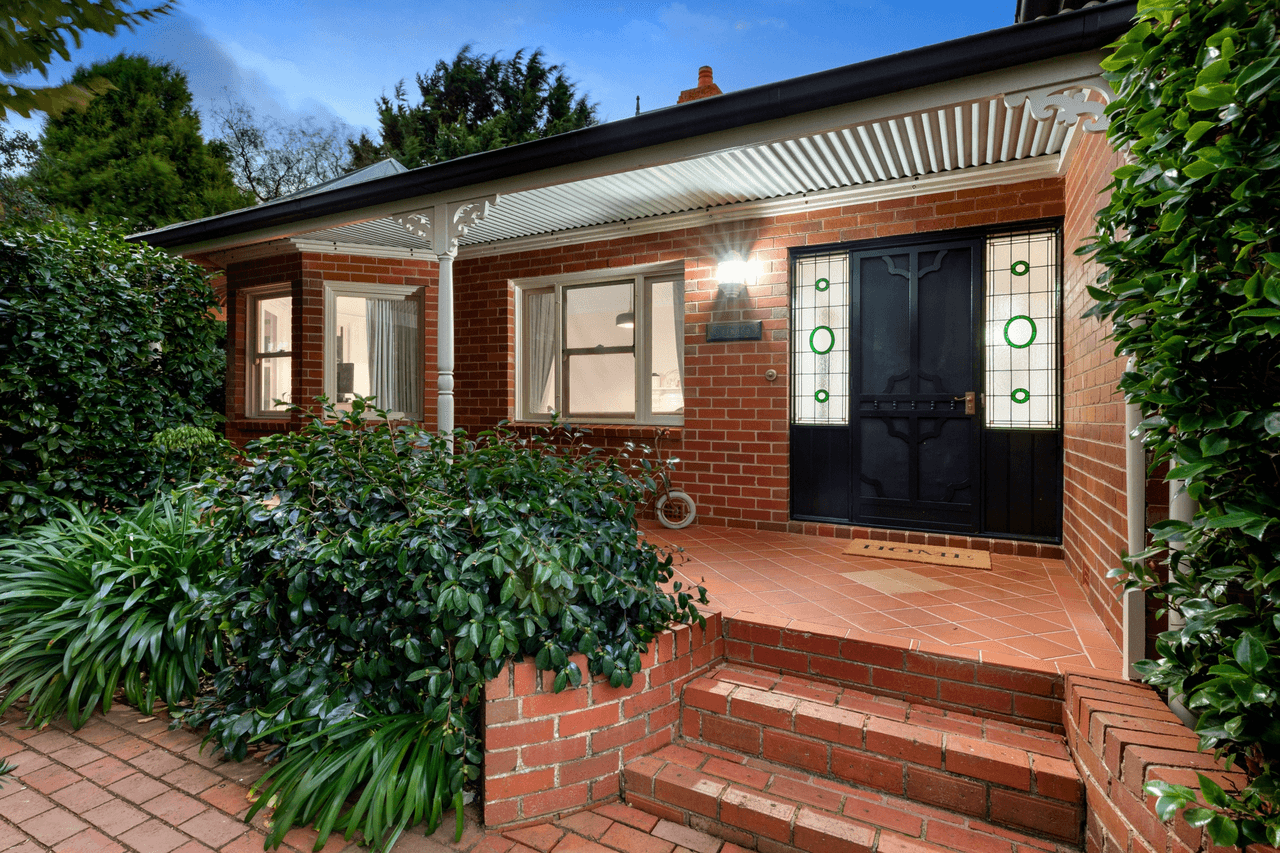 4 Lucern Close, ROMSEY, VIC 3434