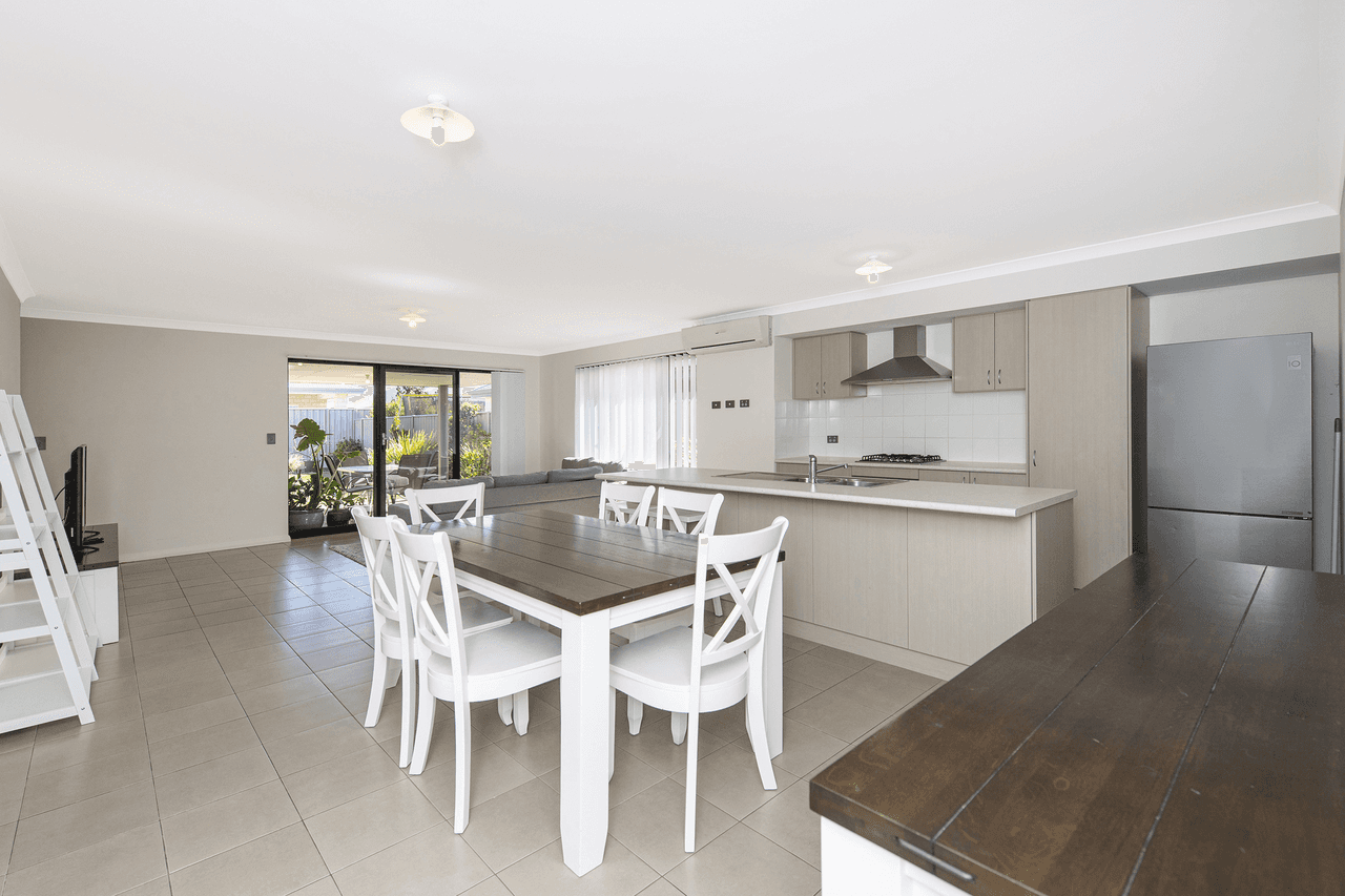 5 Rochdale Circle, MEADOW SPRINGS, WA 6210