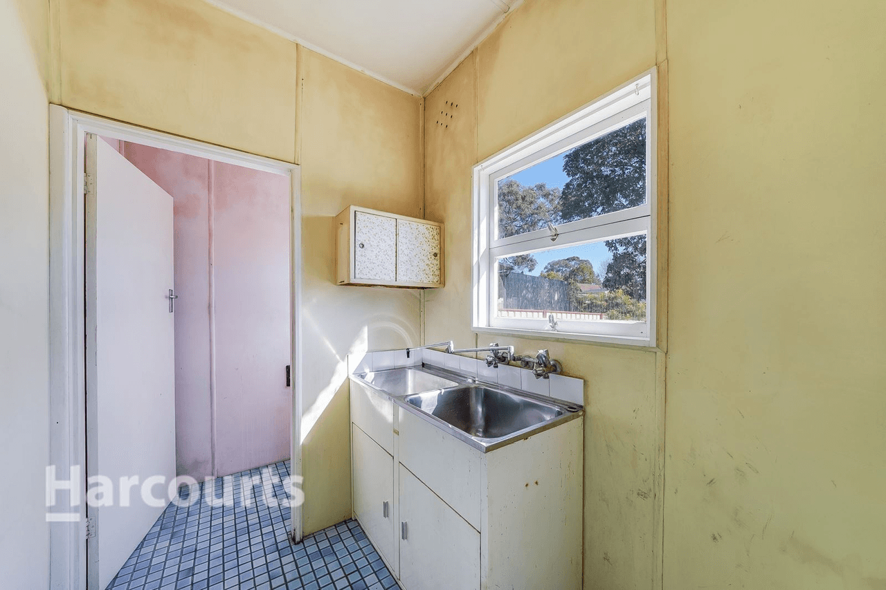 24 Farnsworth Avenue, Campbelltown, NSW 2560