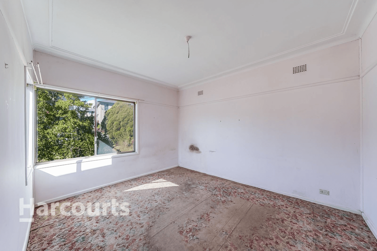 24 Farnsworth Avenue, Campbelltown, NSW 2560